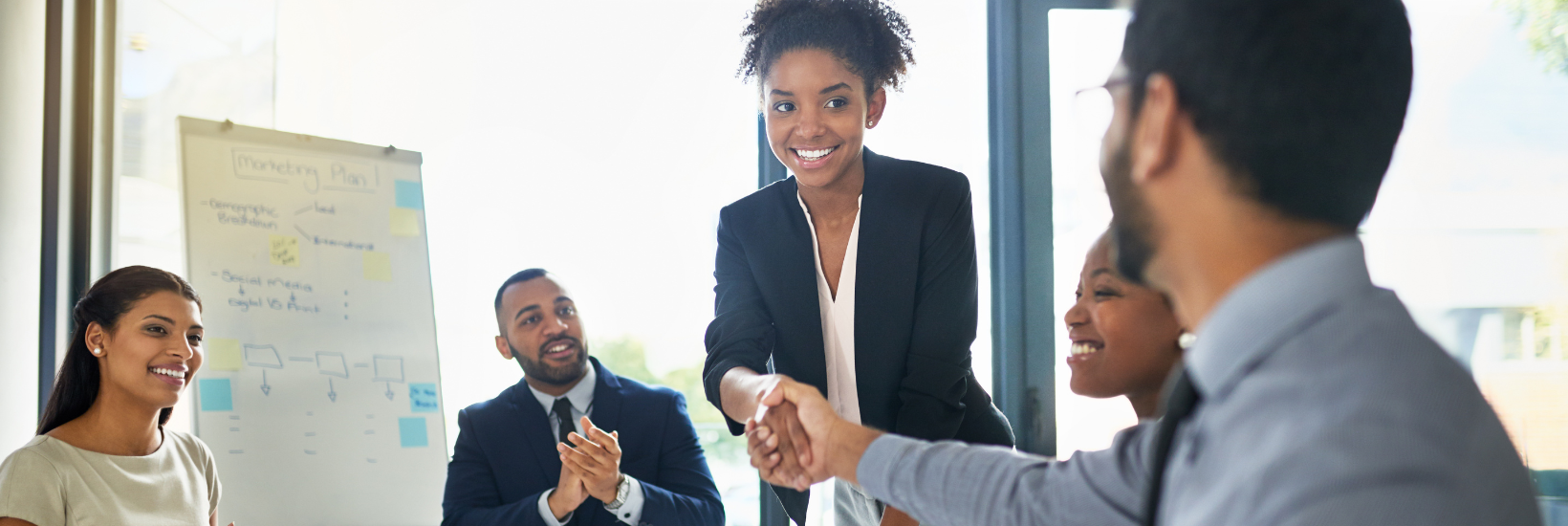 Employée recevant une reconnaissance en fonction des valeurs