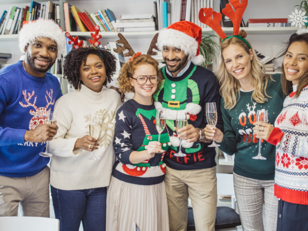 Employee Engagement : 10 ideas for holiday team fun - Altrum