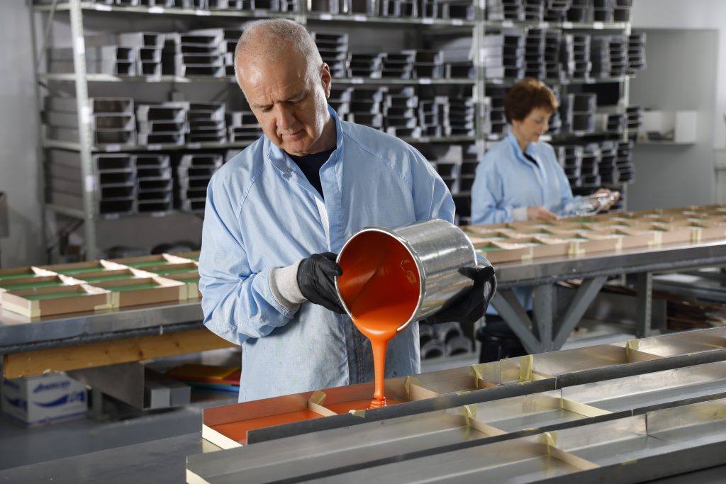 Acrylic pouring in a mold