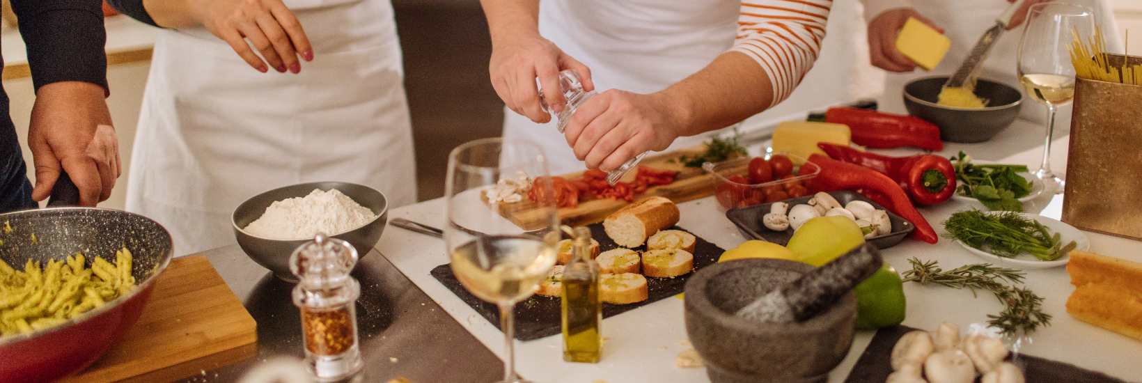 Un cours de cuisine, utilisés comme exemple de forfait expérience choisi comme cadeau par les employés en 2023