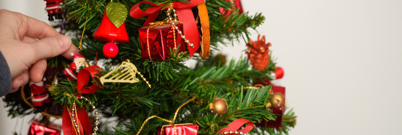 Engage your employees in a Christmas tree decorating contest