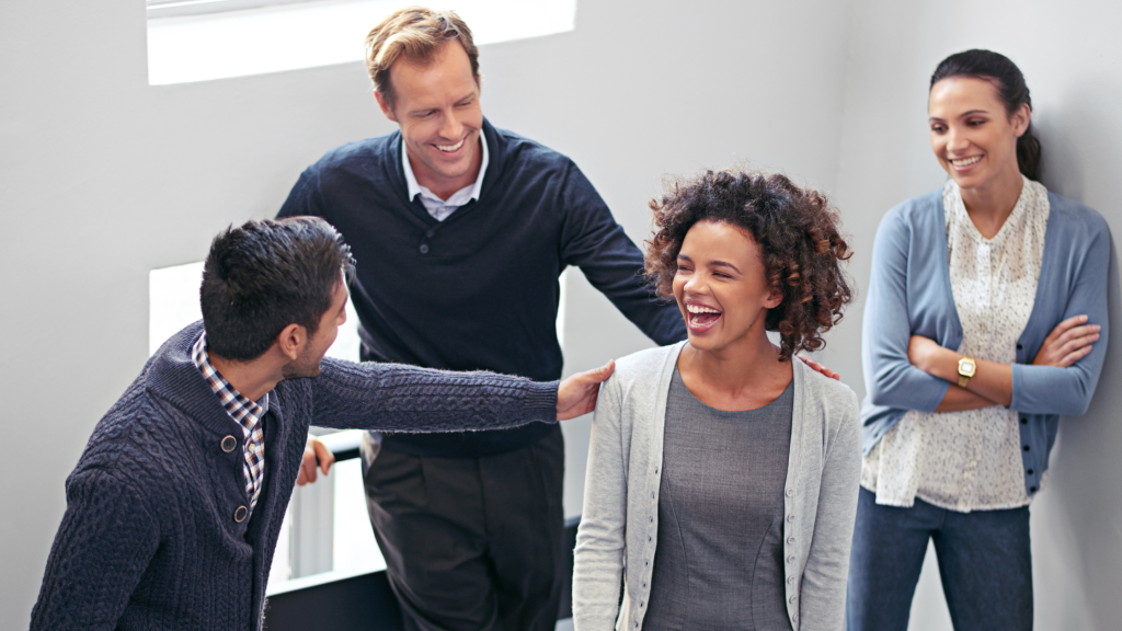 Reconnaissance entre pairs : comment les RH l'encouragent