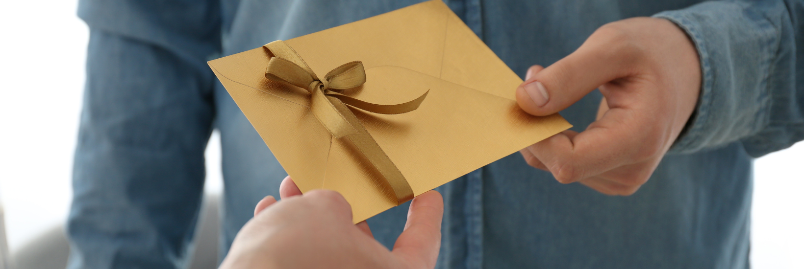 Why Holiday Messages to Employees Matter More Than Ever