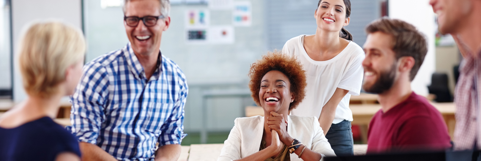 Team vs. Individual Recognition: Finding the Right Balance for your Holiday Message