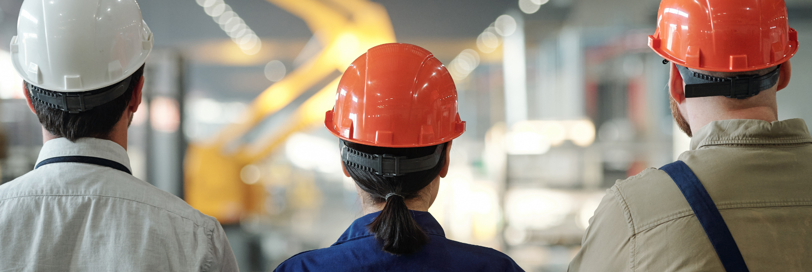 Equipe de travail en manufacturier