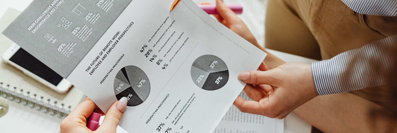 Personne analysant des données sur le vieillissement de la population et la rétention