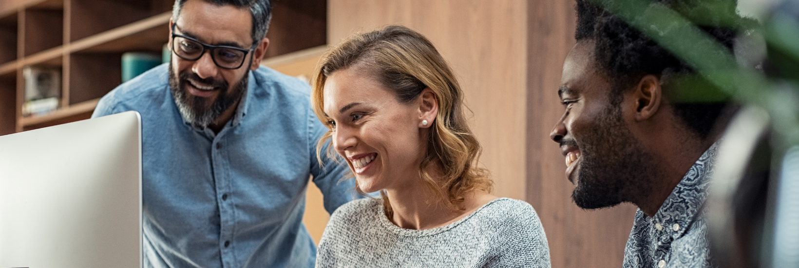 Equipe RH travaillant une stratégie de rétention multi-generationnelle